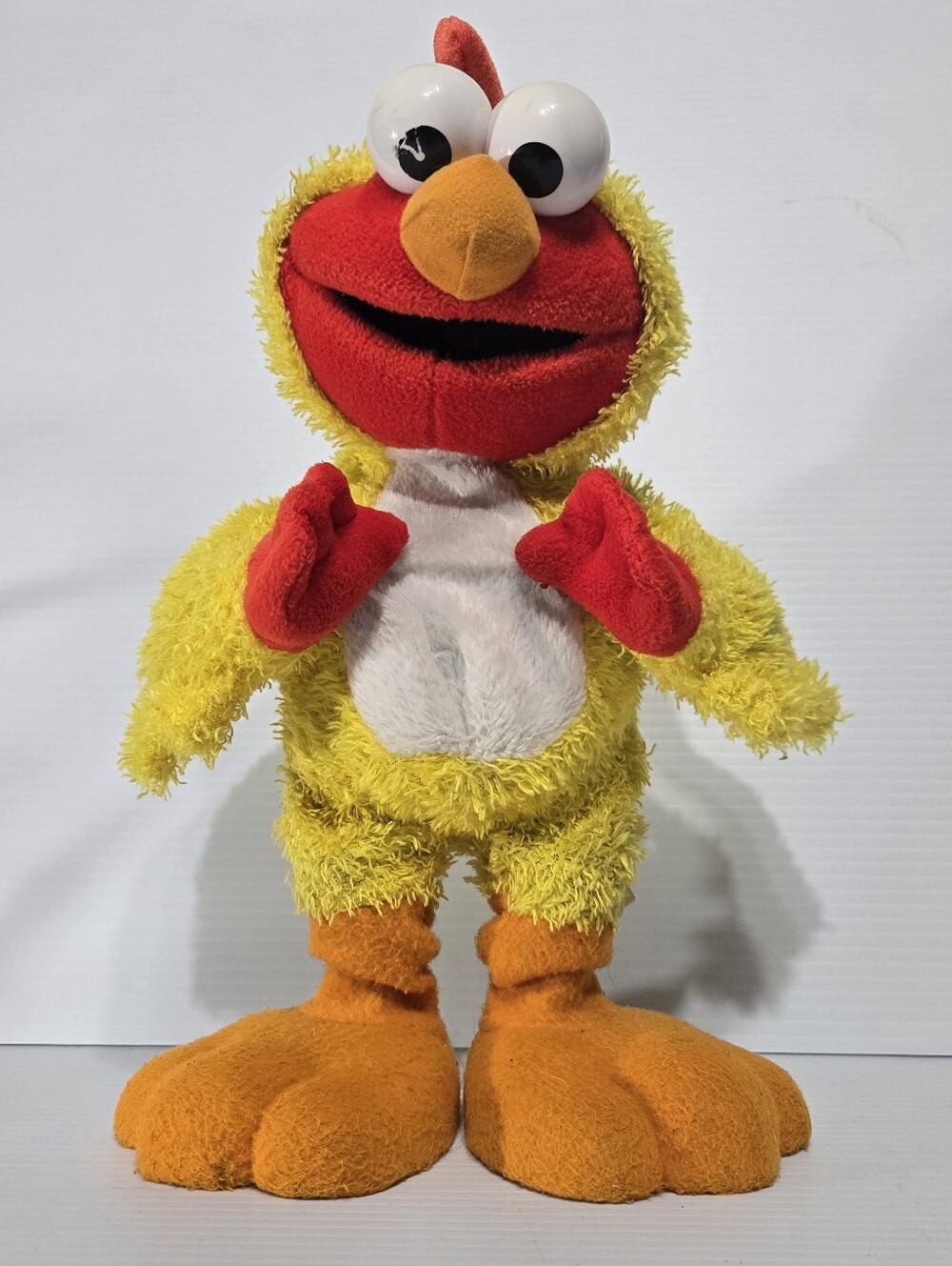 Fisher Price Animated Easter Chicken Elmo Singing Dancing Sesame Street 2001